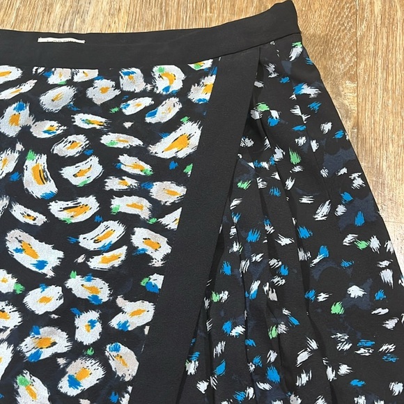 J. Crew Factory Black Print Pleated Faux Wrap Skirt Size 6 Lined Mini EUC - Picture 4 of 15